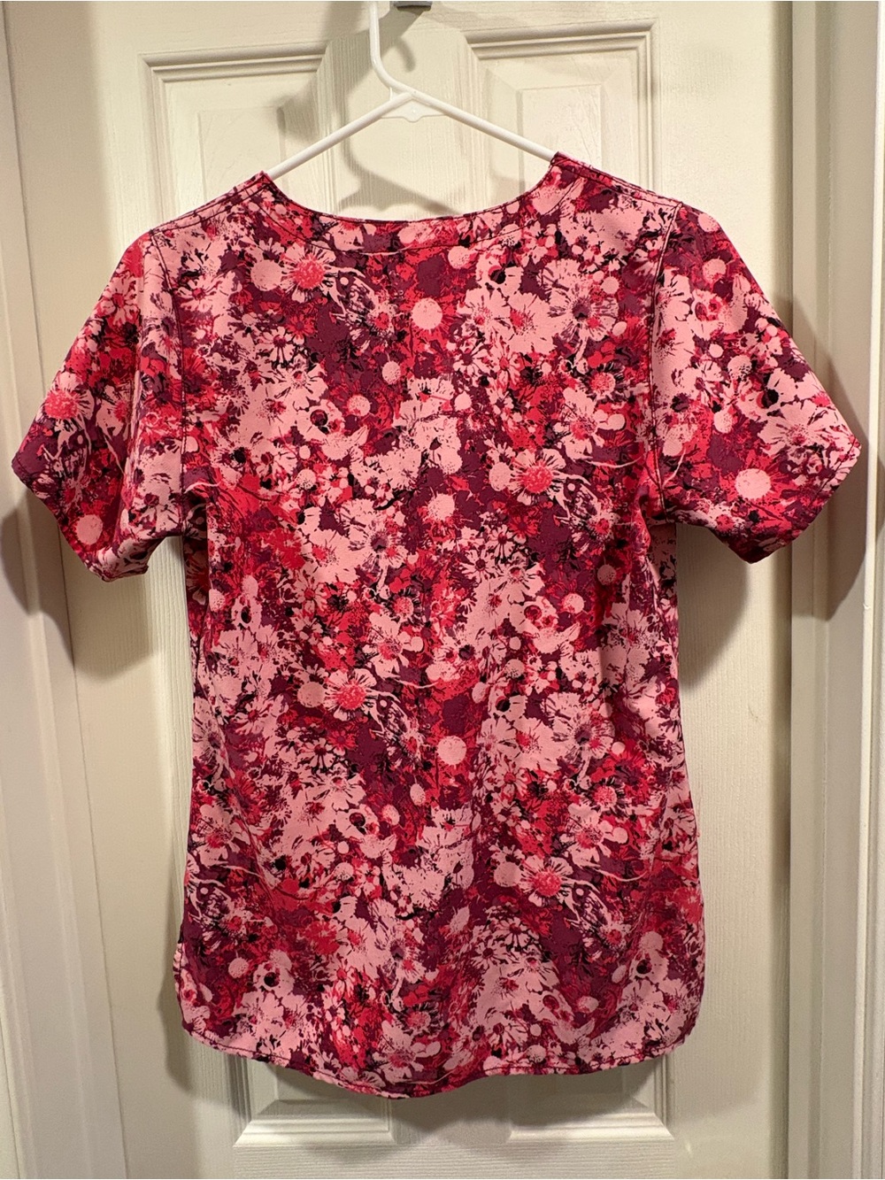 Carhartt Force Modern Fit Pink Floral Print V Neck Scrub Top Women’s Size‎ Small